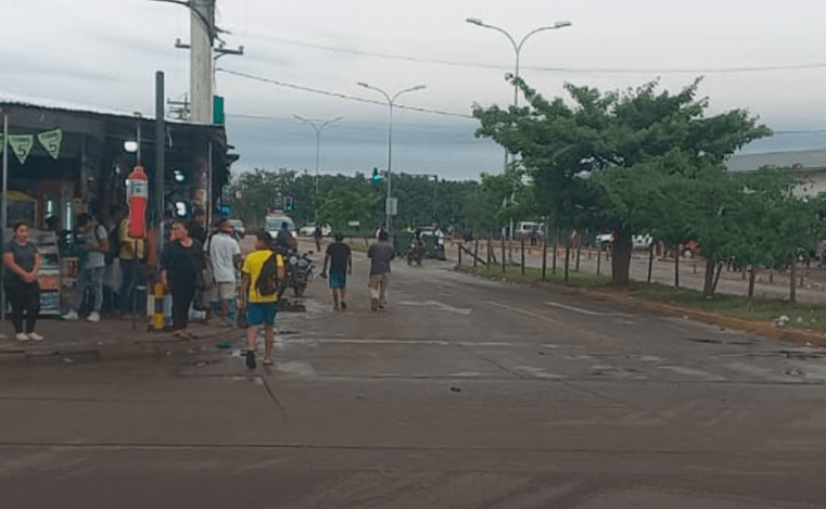 Ciudad sin transporte: los micros cruceños anunciaron un paro de 48 horas por alza&nbsp;tarifaria