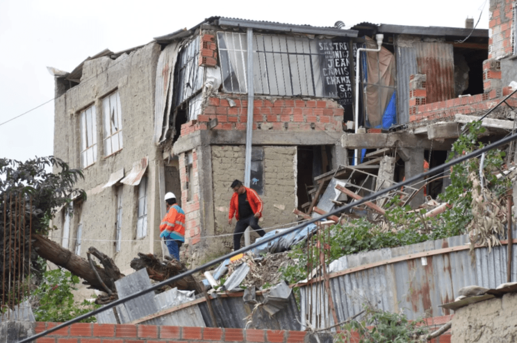 Doce familias evacuadas de sus casas en La Paz debido a un hundimiento provocado por las&nbsp;lluvias