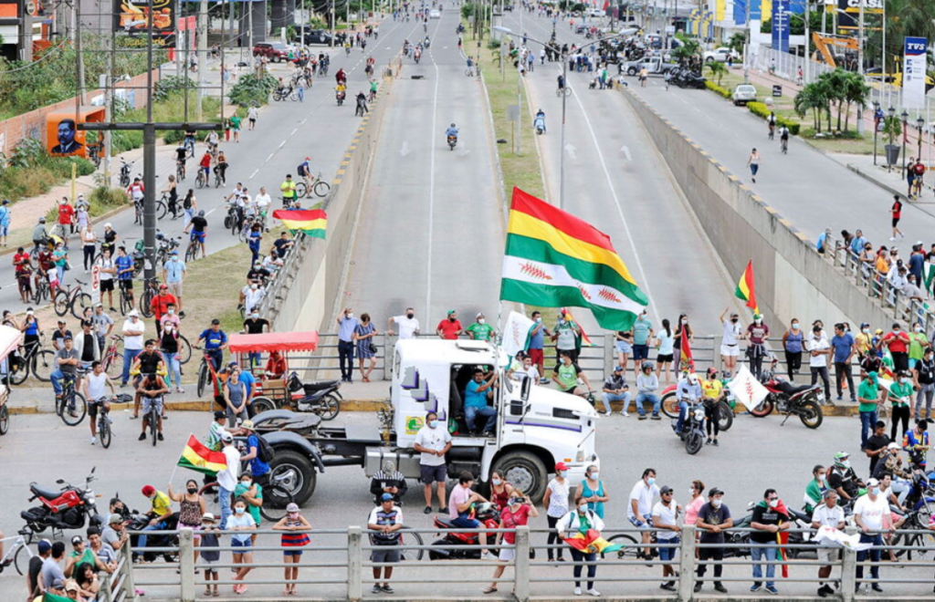 Santa Cruz: Paro de choferes y médicos agravan la situación en la&nbsp;ciudad
