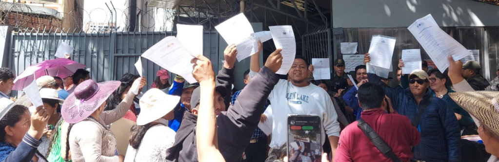 Militantes evistas renuncian al MAS en los tribunales&nbsp;electorales