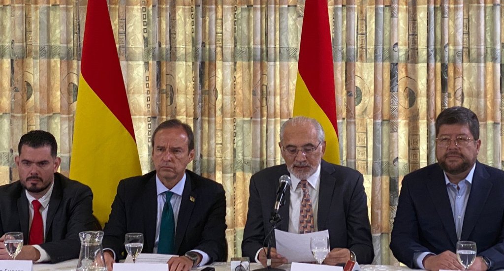 Mesa pide a Tuto Quiroga y Samuel Doria Medina que terminen con sus&nbsp;disputas