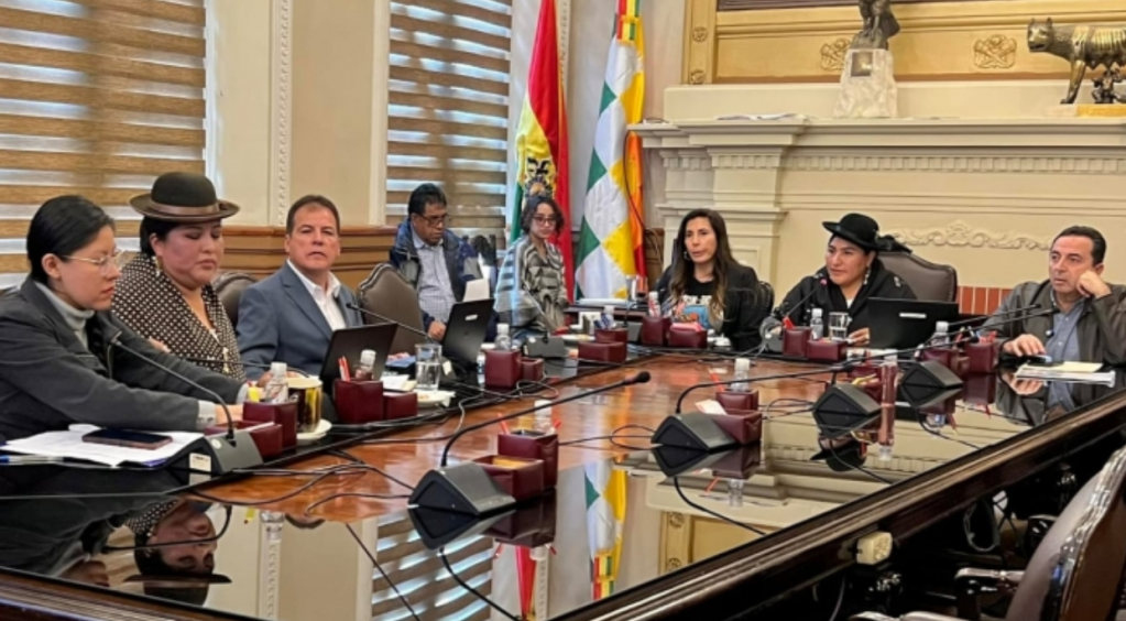 Concejo Municipal revoca mediante ley el incremento de tarifas del transporte aprobado por Arias  