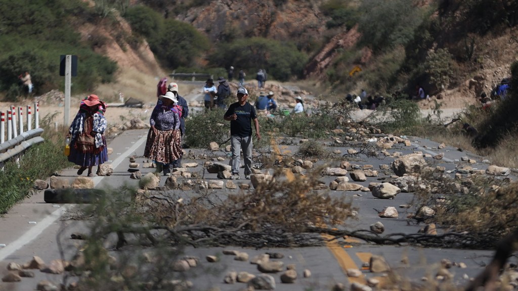 Bolivia: Los bloqueos dejaron pérdidas por 1.000 millones de dólares y seis muertos en dos semanas de&nbsp;crisis